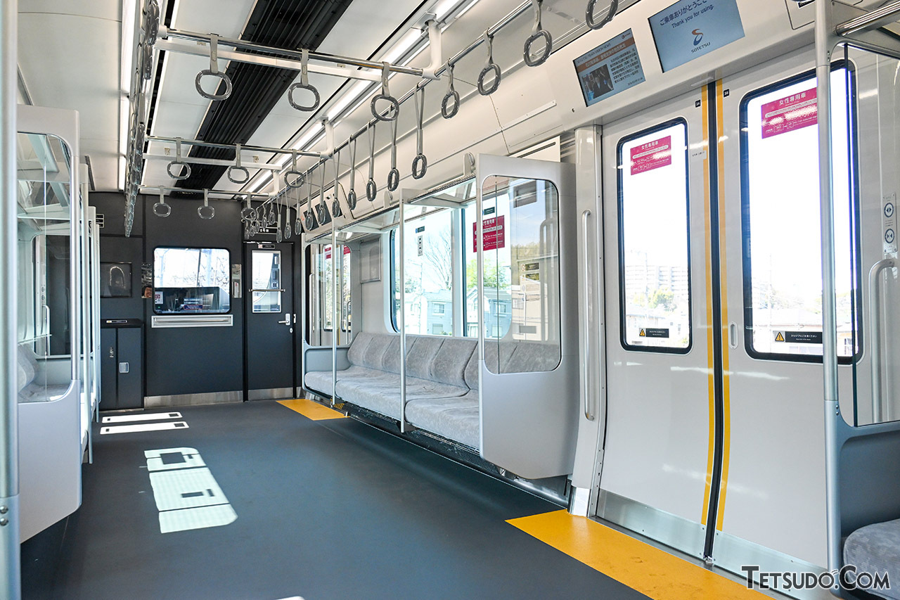 相鉄の新型車両「13000系」公開！ 先に登場した12000系との違いとは 
