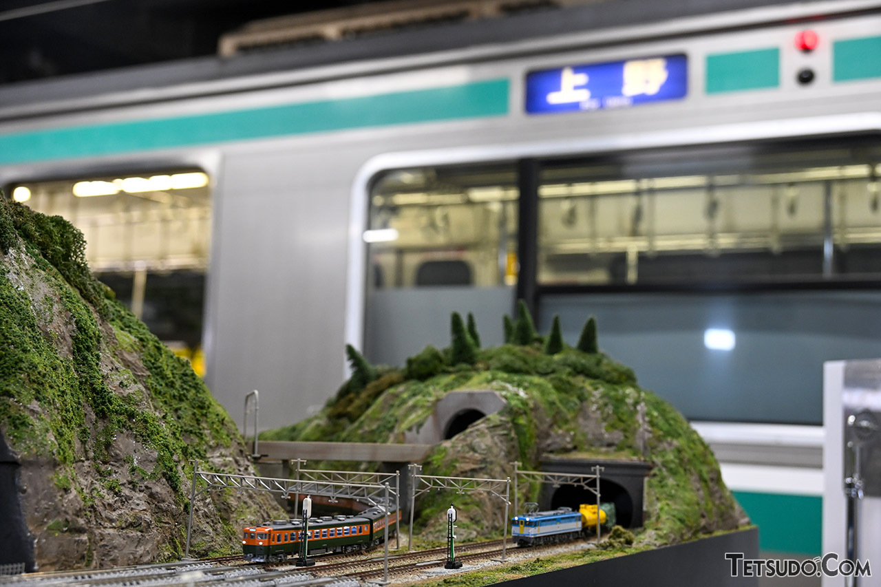 上野駅に「懐かしの通勤電車」が入線！ 鉄道模型「トミックス」50周年
