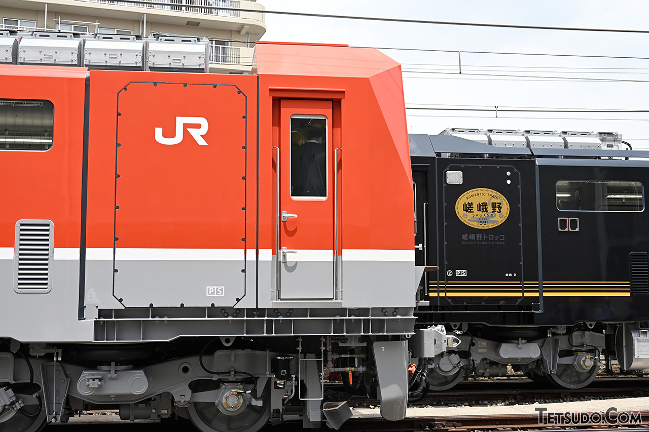 JR西日本の新型事業用車「DEC743」登場！ デザインが異なる嵯峨野