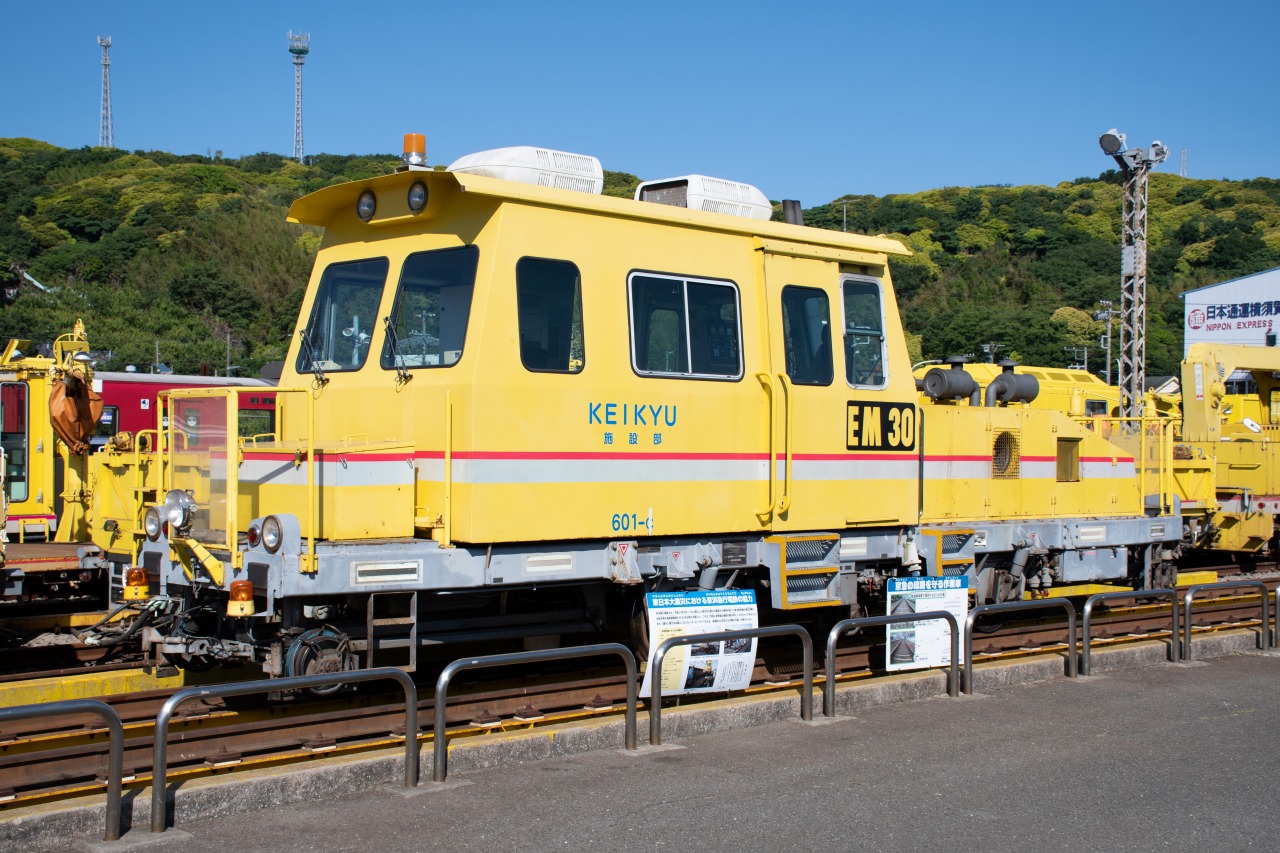 軌道検測車「EM-30」。2011年の東日本大震災では、東北新幹線の復旧支援のためにJRへ貸し出されたという。