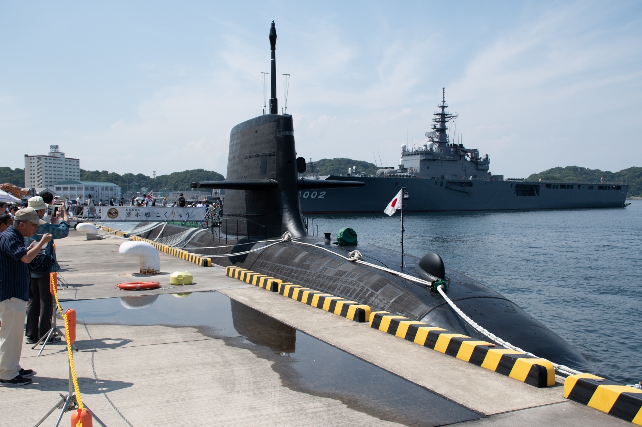 潜水艦「こくりゅう」。従来型よりも潜航可能時間が増加した最新型だという。