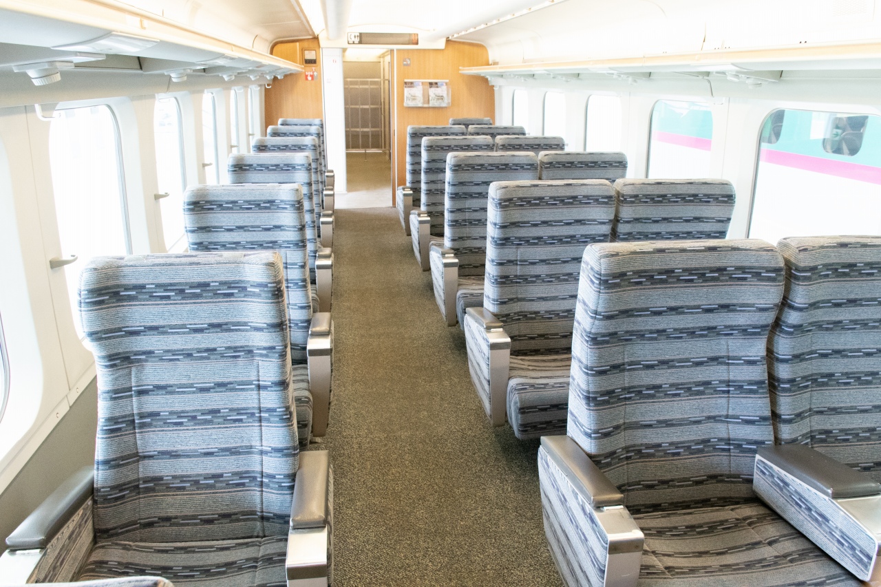客室部分は一般公開されるとのこと。こちらは鉄道博物館で唯一所蔵するグリーン車。現在山形新幹線で活躍するE3系と異なり、座席配置が1-2列となっています