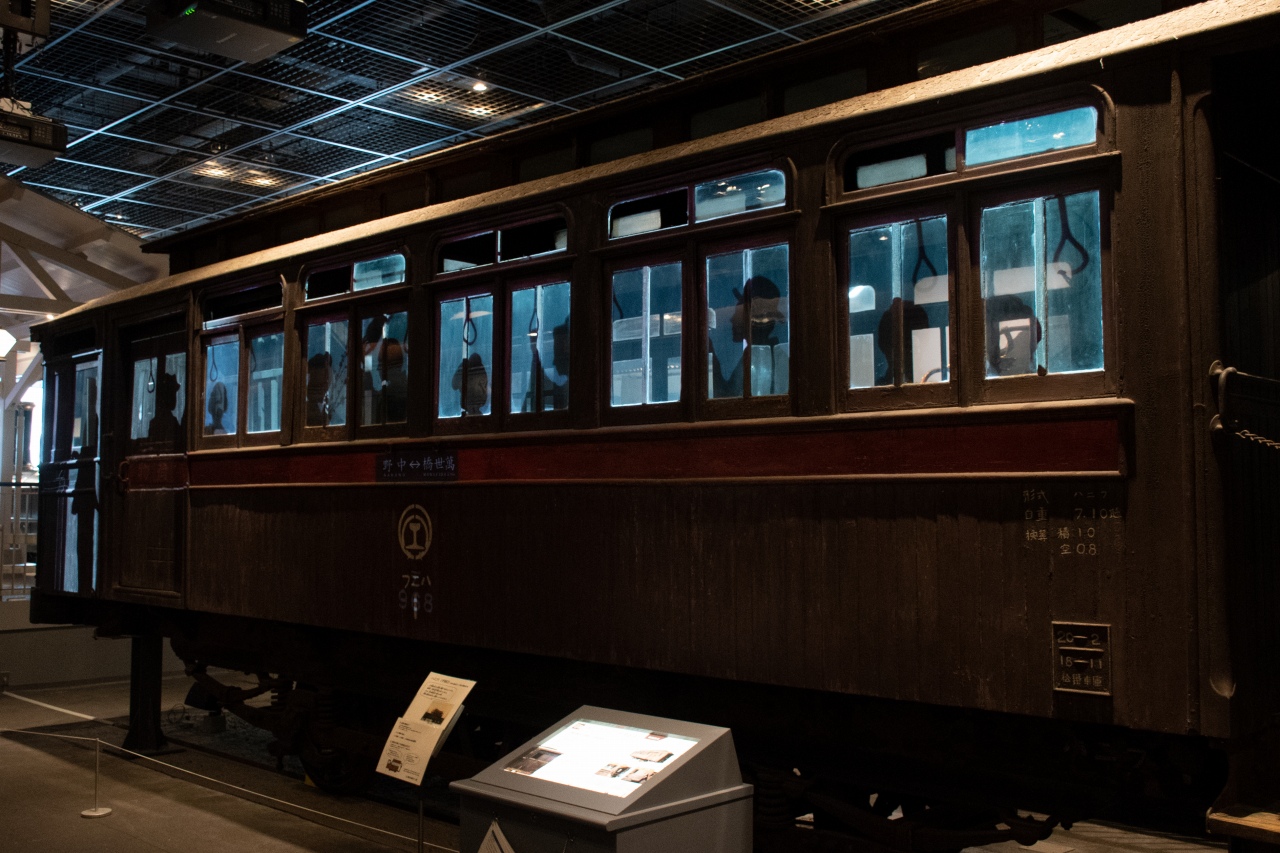 中央線の前身である甲武鉄道が製造した車両の末裔「ハニフ1」は、プロジェクションマッピングにより、かつて都心で活躍していた時代が再現されました